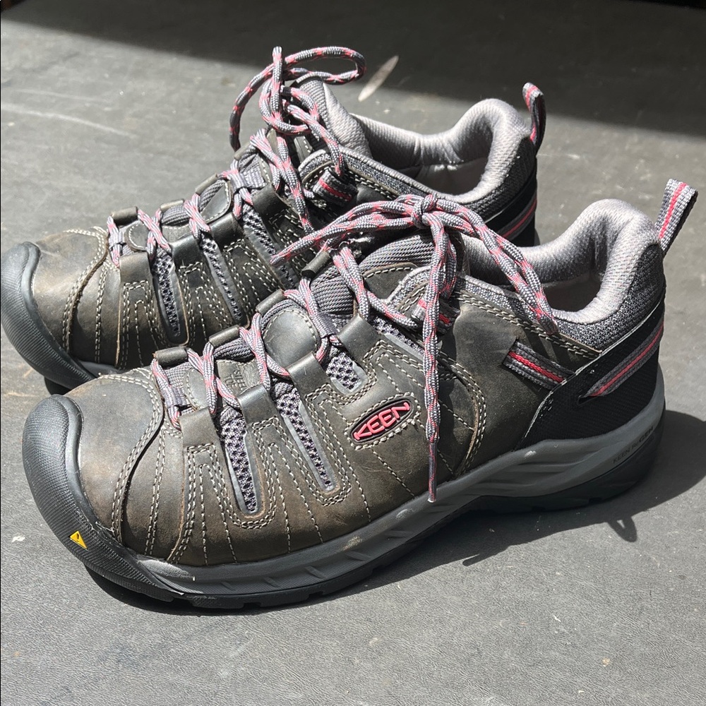 KEEN steel toe flint low utility Women's Black and pink Athletic Shoes size 8.5